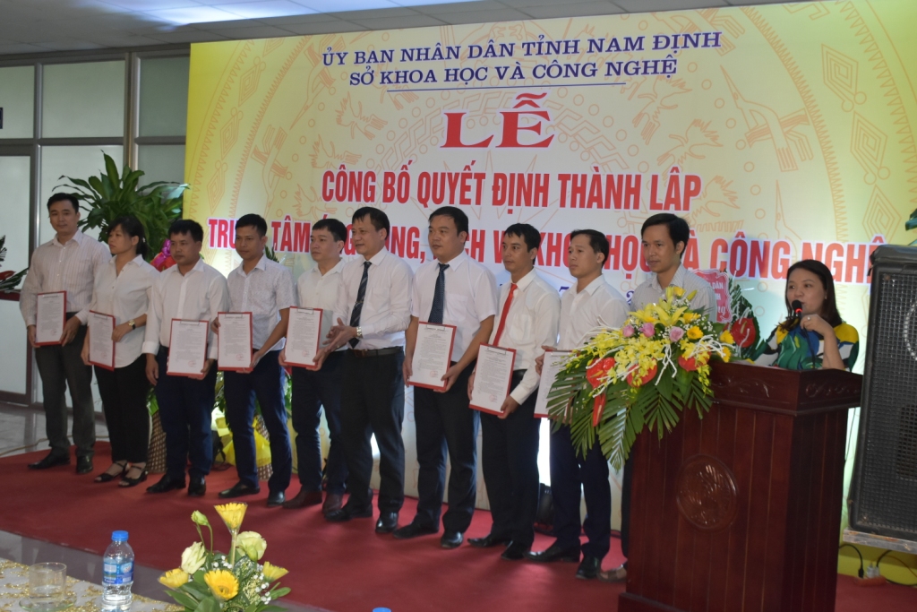 Lễ công bố quyết định thành lập Trung tâm Ứng dụng, dịch vụ KH&CN tỉnh Nam Định
